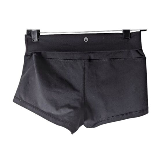 LULULEMON ATHLETICA Groove Short II (Roll Down) Size 6 - Picture 4 of 4